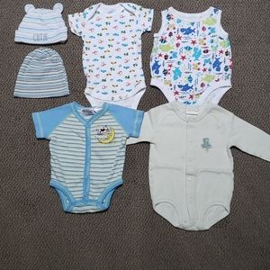 4 onesies size 0 to 3 months and 2 baby hats